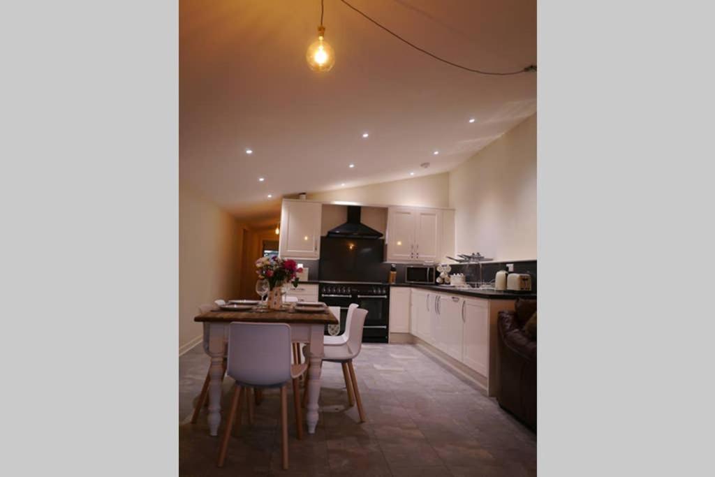 The Den Frome Exterior photo